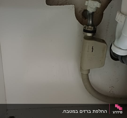 חיבורים וצינורות מתחת לכיור, עבודה בתחום האינסטלציה